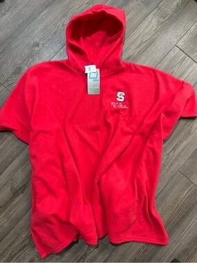 NC State Wolfpack Fleece Poncho Hoodie Red One Size Unisex NWT ProEdge NCAA
